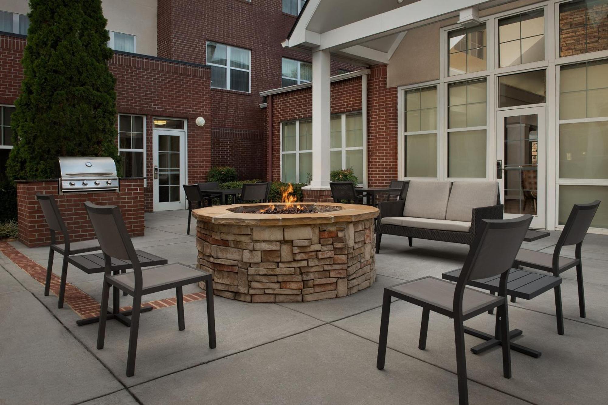 Residence Inn By Marriott Greensboro Airport מראה חיצוני תמונה