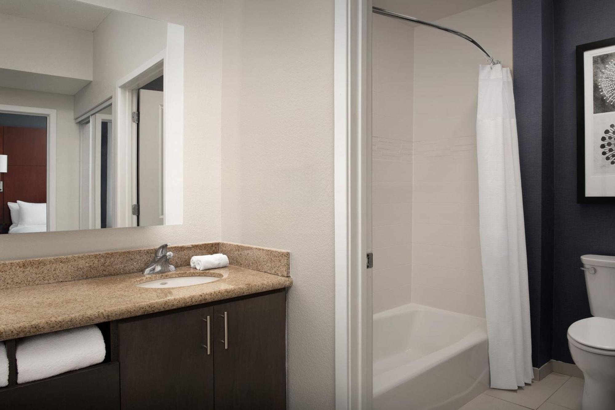 Residence Inn By Marriott Greensboro Airport מראה חיצוני תמונה