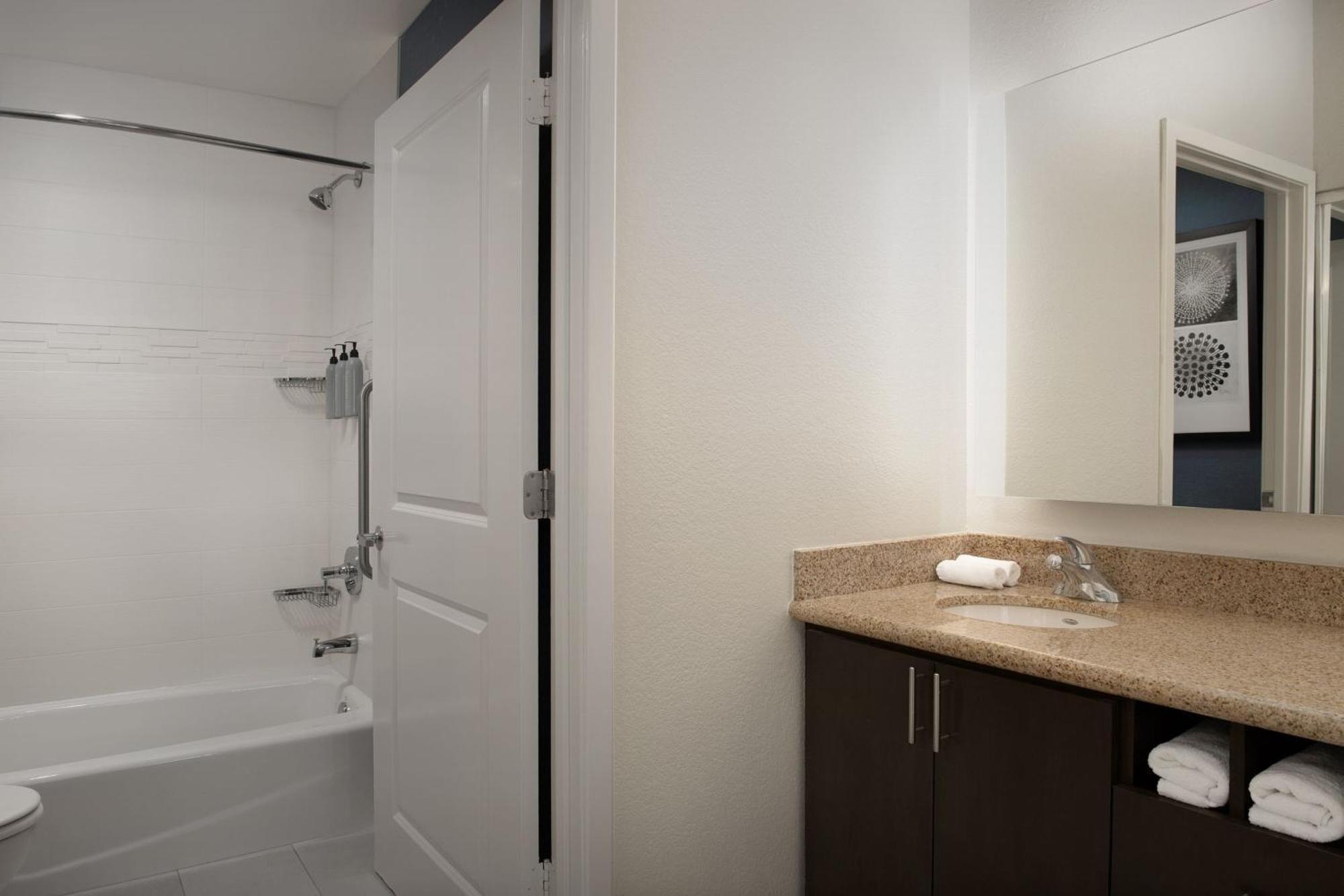Residence Inn By Marriott Greensboro Airport מראה חיצוני תמונה